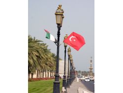 El Şarika Emirliği’nin Caddeleri Türkiye Bayraklarıyla Donatıldı