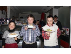 Down Sendromlu Çocuklar, Bu Kafede Çok Mutlu