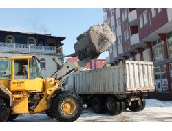 Ağrı'da Kar Ve Buz Temizleme Çalışmaları Aralıksız Devam Ediyor