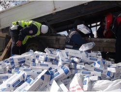 Kamyonetin Altındaki Zuladan 15 Bin Paket Kaçak Sigara Çıktı