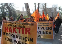 İzinsiz Yürüyüş Yapmak İsteyen Grupla Polis Arasında Arbede: 19 Gözaltı