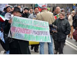 Hükümetin İstifası Halkın Öfkesini Dindirmedi