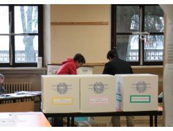 İtalya'da İlk Gün Seçimlere Katılım Düşük