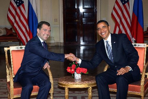 Medvedev'den Obama'ya tarihi çağrı: Sorunların çözümü için anlaşmaktan başka çaremiz yok!