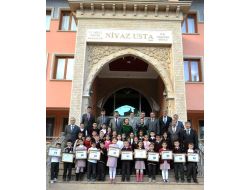 Niyaz Usta Öğrencileri 10 Sudanlının Gözlerine Işık Oldu