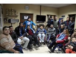 Demirspor Kalecisi Şener'den Engelli Sporculara Moral