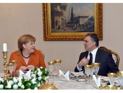 Cumhurbaşkanı Gül Merkel’i Kabul Etti