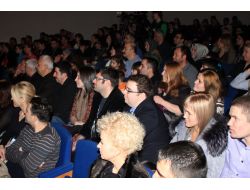 Türk Tiyatrocular “karmakarışık”la Moskova’yı Güldürdü