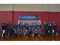 Polis Bayan Öğrenciler İçin Voleybol Turnuvası Düzenledi