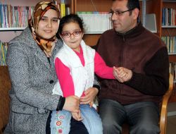 19 Numara Gözlükle Gören Küçük Semanur, Tedavi Olmazsa Gözlerini Kaybedecek