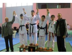 Nilüfer Yıldırım Ortaokulu Öğrencisi Karatede Bursa Şampiyonu