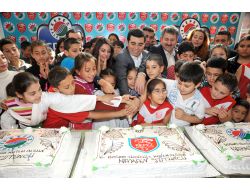 Kepez'de 160 Öğrenci Aynı Anda Doğum Günü Pastası Kesti