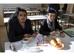 Amasya Üniversitesi 'Öğrenciler Derse Aç Geliyor' Diye Çorba Dağıtmaya Başladı