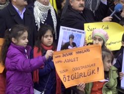 Terörden Tutuklu Öğretmen İçin İlkokul Öğrencilerine Eylem Yaptırdılar