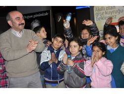 Roman Öğrenciler 'Kahraman Maymun' Filmini İzledi