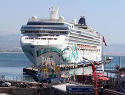 Kruvaziyer Gemi 39 Ülkeden 2 Bin 400 Yolcu Getirdi