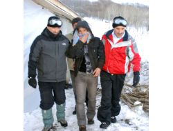 Odun Yerine Çenesini Ve Dişlerini Kırdı