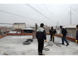 İçinden Gerilim Hattı Geçen Bina Yıkıldı