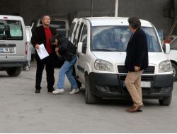 Öldürdüğü Karısıyla Televizyonda Alt Yazıdan Verilen Telefonla Tanışmış