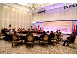 Kazakistan’da İran Nükleer Zirvesinin 'İkinci Tur' Görüşmeleri Başladı