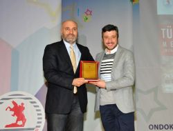 Omü'lü Öğrenciler Eski Tümer Metin'le Buluştu