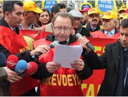 Defterdarlık Önünde 'Maaş' Eylemi