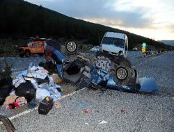 Minibüs Otomobili Biçti: 3 Yaralı