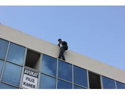 İkinci Kez Belediyenin Çatısına Çıktı