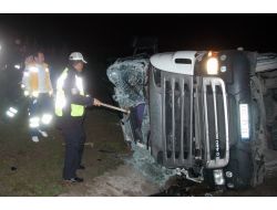 Tır'daki Ağır Yaralı Sürücü Güçlükle Çıkarıldı