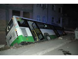 Kayseri'de Halk Otobüsü Çukura Düştü: 15 Yaralı