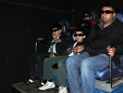 Midyat’ta Başarılı Öğrencilere 8d Sürprizi