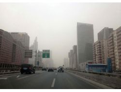 Pekin’i Kirli Hava Ve Toz Kapladı