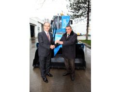 Bursa’dan Ardahan Belediyesine İş Makinesi Yardımı