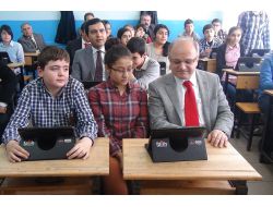 Kırşehir’de Tablet Bilgisayar Dağıtımı Başladı.