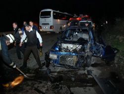 Ereğli'de Halk Otobüsü İle Otomobil Çarpıştı: 8 Yaralı