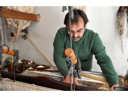 Kilim Ustası Rekor İçin Günde 16 Saat Çalışıyor