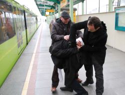 Sivil Polislerden Metroda Kapkaç Tatbikatı