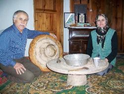 100 Yıllık Oyma Yer Sofrası Turistlerden Yoğun İlgi Görüyor