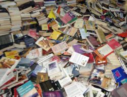 Denizli’de Bandrolsüz Binlerce Kitap Ve Cd