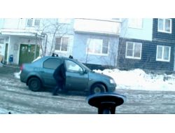 Otomobilin Teybini Böyle Çaldı