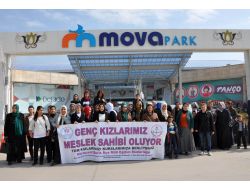 Derikli Genç Kızlar 'Hükümet Kadın' Filmini Seyretti