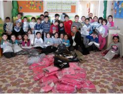 Miniklerden, Yüksekova’daki Çocuklara Kaban Ve Ayakkabı