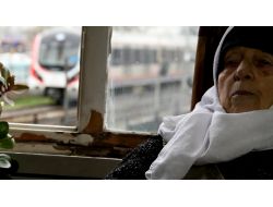 ‘çiçekler Titremeye Başlarsa Trenin Geldiğini Anlıyorum’