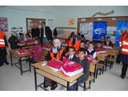 Kimse Yok Mu, Suruçlu 400 Öğrenciye Giysi Yardımı Yaptı