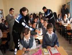 Niğde İl Emniyet Müdürü Öğrencileri Ziyaret Etti