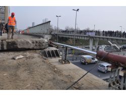 40 Yıllık Köprü Trafiği Aksatmadan Yıkılıyor