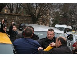 Arınç Ve Davutoğlu’nun Konvoyunda Taksici Gerginliği