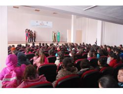 Güroymak’ta Belde Okuluna Tiyatro Salonu Yapıldı