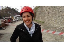 'Gönüllü İtfaiyeciler 5 Metrelik Duvardan İniş Yaptı