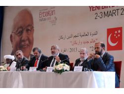 Ahmedinejad'tan Erbakan’a Övgü Mesajı